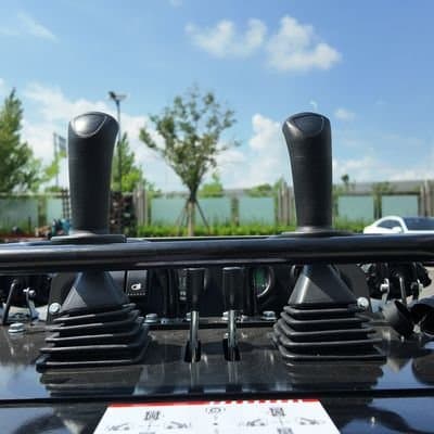 TYPHON STOMP V900 Mini Track Loader Kubota D1105 25HP Diesel Stand-On Skid Steer Loader thumbnail 32