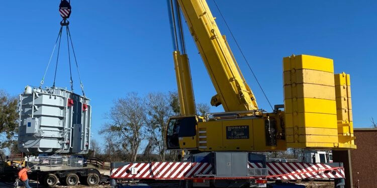 How Crane Rental Firms Guarantee Security and Compliance